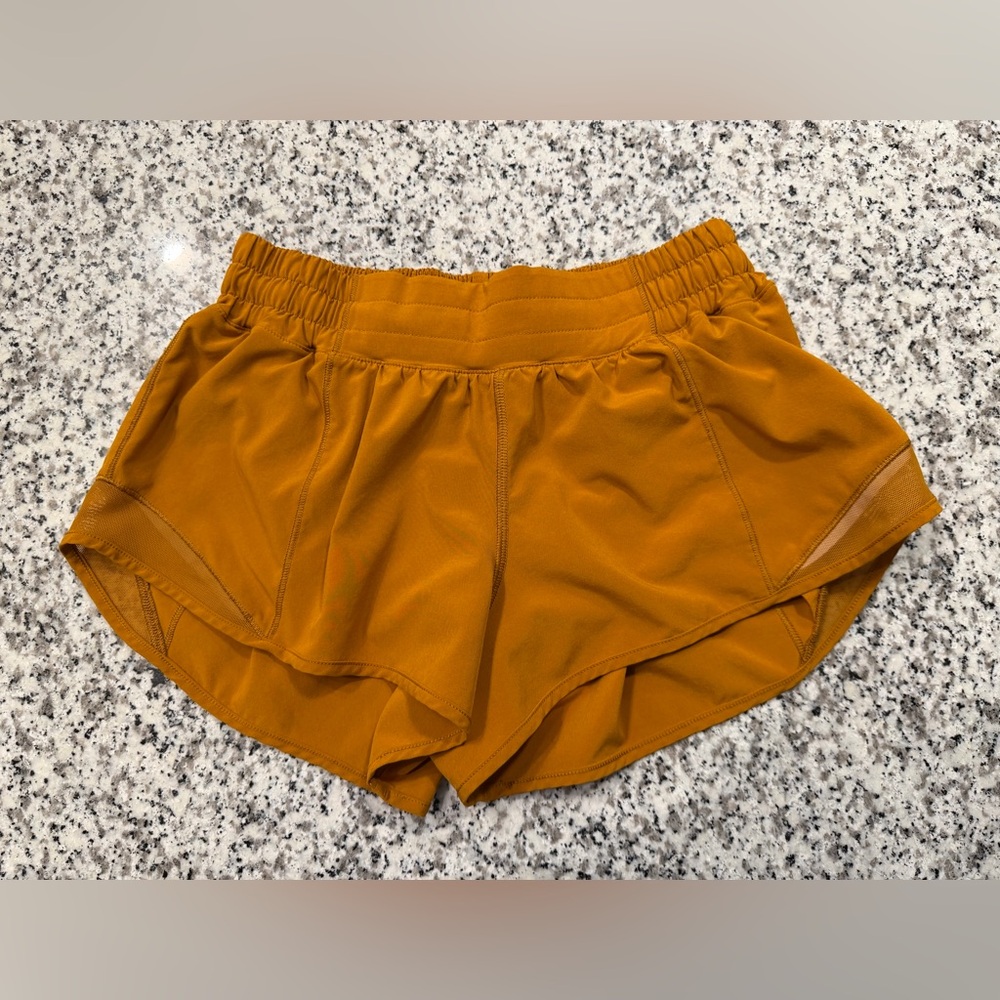 Lululemon Hotty Hot 2.5" Shorts. Size 6.
